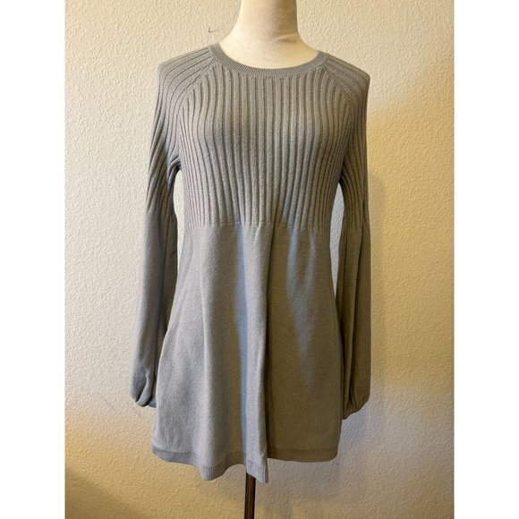 Women's Apt 9 Silver Long Sleeved Fitted‎ Sweater Size Large - Picture 1 of 12